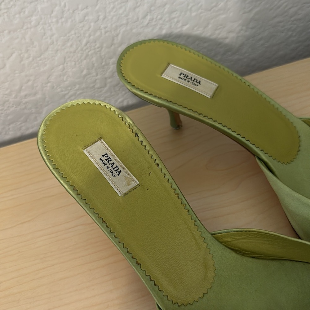 Prada green silk buckle kitten heels whimsical fairy core size 8 pointy toe - Picture 3 of 6